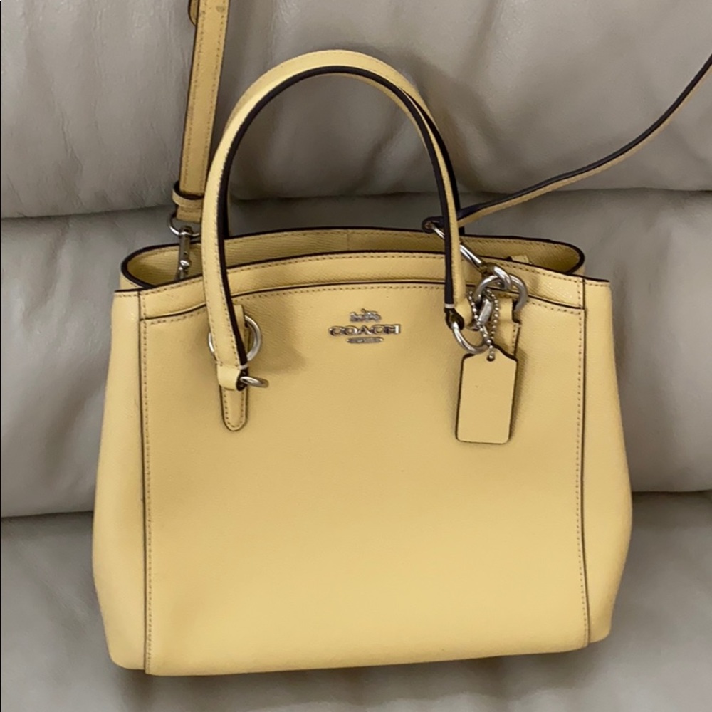 Women’s handbag . Lightly used. Good condition